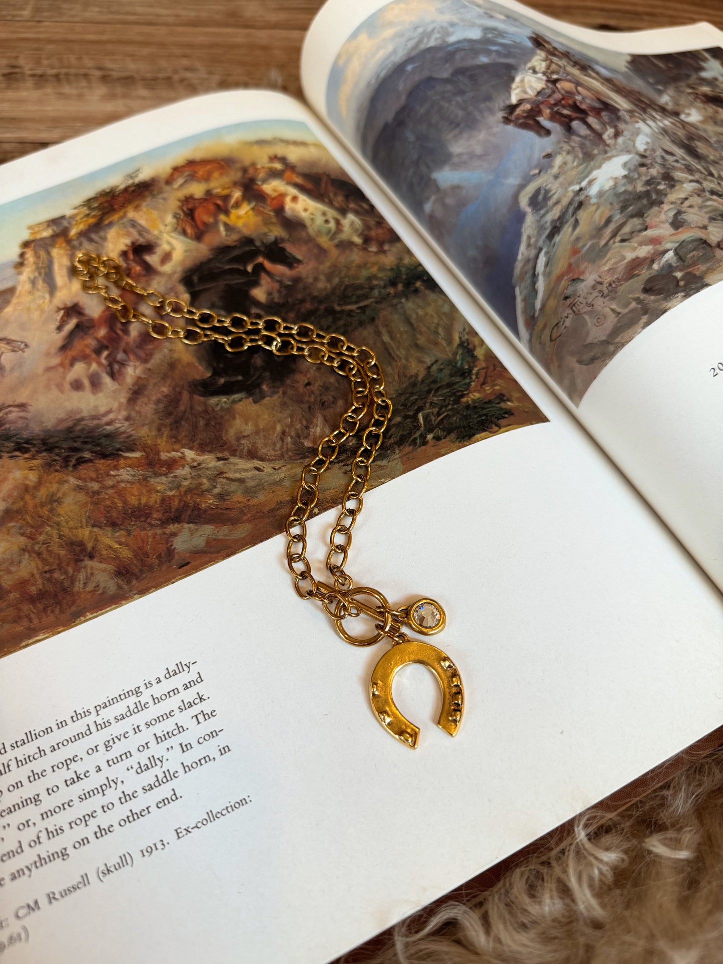 The Lucky Horseshoe Necklace in Gold